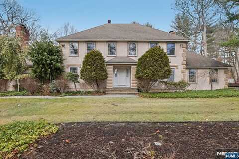 816 Oneida Trail, Franklin Lakes, NJ 07417