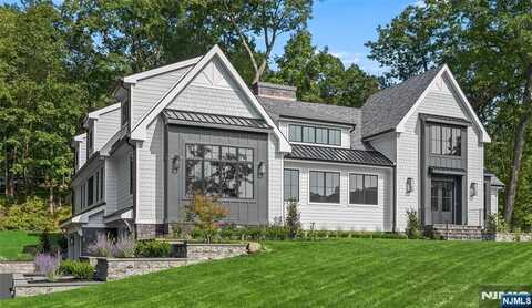 768 W Shore Drive, Kinnelon, NJ 07405