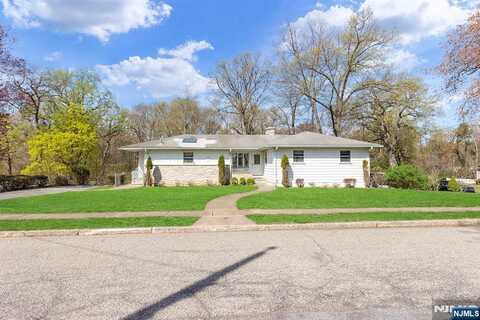 110 Albany Avenue, Pompton Lakes, NJ 07442