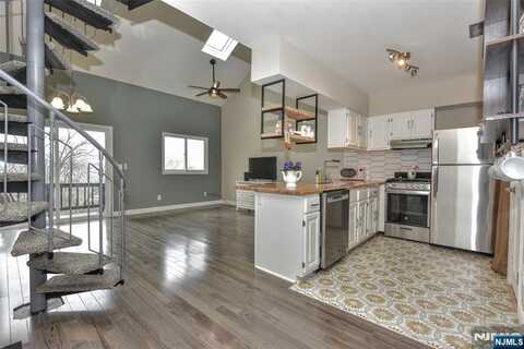 3 Davos Drive 6, Vernon, NJ 07462