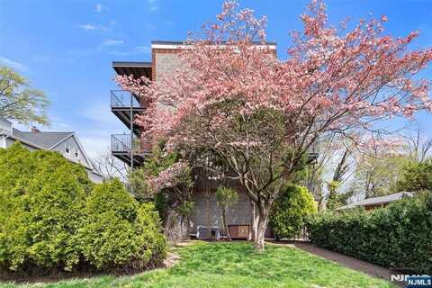 64 Poplar Avenue 8B, Hackensack, NJ 07601
