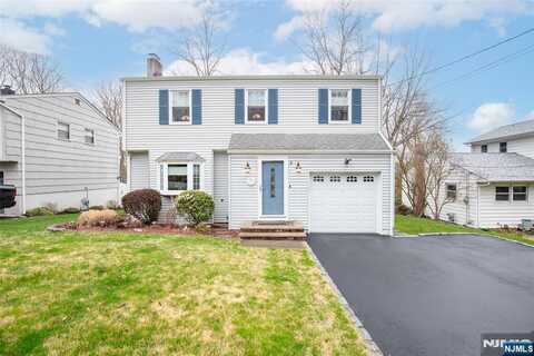 51 Iroquois Avenue, Oakland, NJ 07436