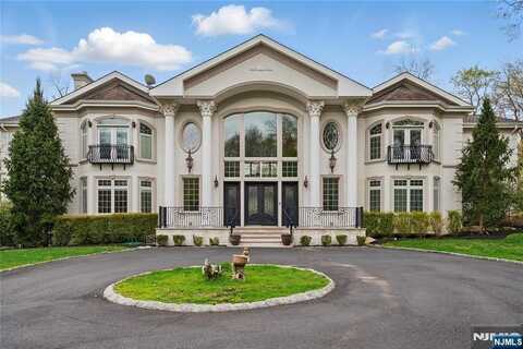 24 Burning Hollow Road, Saddle River, NJ 07458