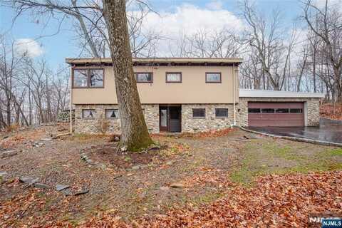 19 Minnehaha Boulevard, Oakland, NJ 07436