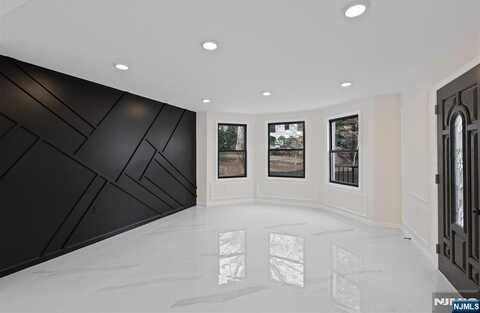 24 Hillcrest Road, Mountain Lakes, NJ 07046