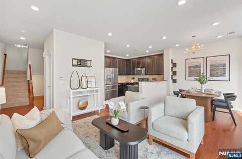 11 Veterans Drive, Wood Ridge, NJ 07075
