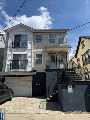 221 Weequahic 1st Flr, Newark, NJ 07112