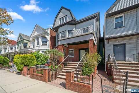 8 Cooper Place 2nd Fl, Weehawken, NJ 07086