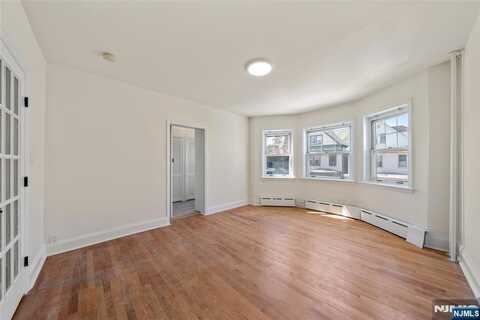 8 Cooper Place 2nd Fl, Weehawken, NJ 07086