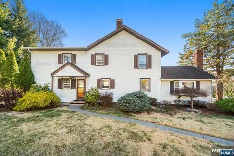 87 E Crescent Avenue, Allendale, NJ 07401