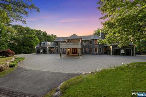 105 Chestnut Ridge Road, Saddle River, NJ 07458