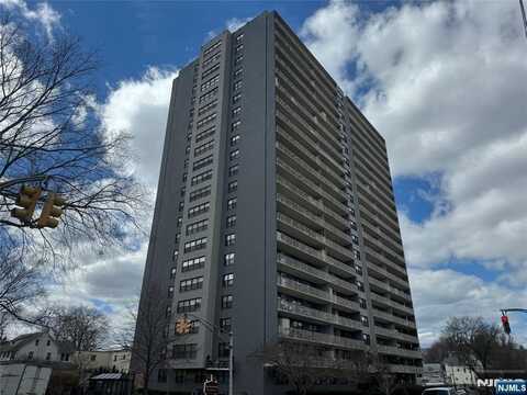 285 Aycrigg Avenue 17C, Passaic, NJ 07055