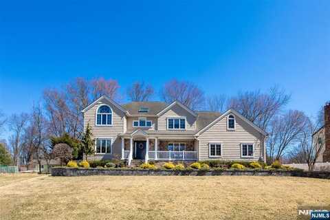 35 Arcadia Court, Harrington Park, NJ 07640