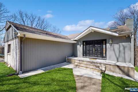 621 Mountain Road, Kinnelon, NJ 07405