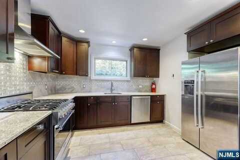 74 Buff Road, Tenafly, NJ 07670