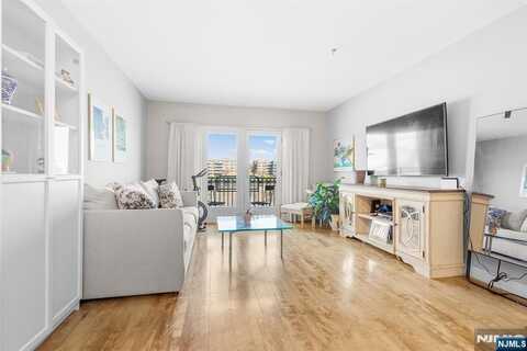 154 The Promenade, Edgewater, NJ 07020
