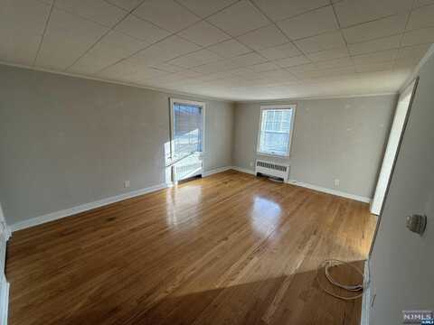 11 Cottage Lane, Upper Saddle River, NJ 07458