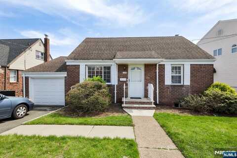 130 Danna Way, Saddle Brook, NJ 07663