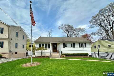 113 Seminole Avenue, Oakland, NJ 07436