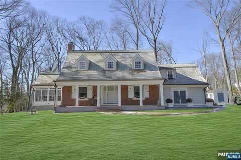 11 Chestnut Ridge Road, Saddle River, NJ 07458