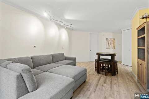 7004 Boulevard East 6A, Guttenberg, NJ 07093