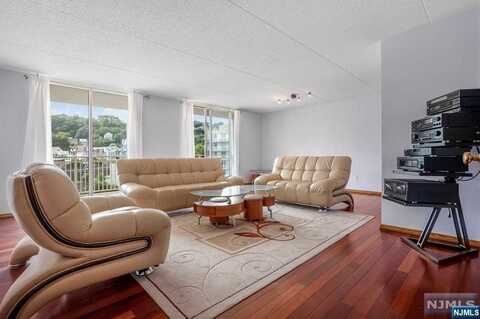 1055 River Road 905, Edgewater, NJ 07020