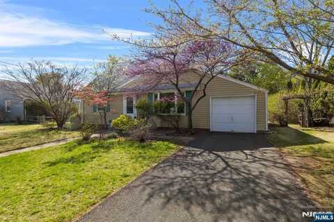 544 Barnett Place, Ridgewood, NJ 07450