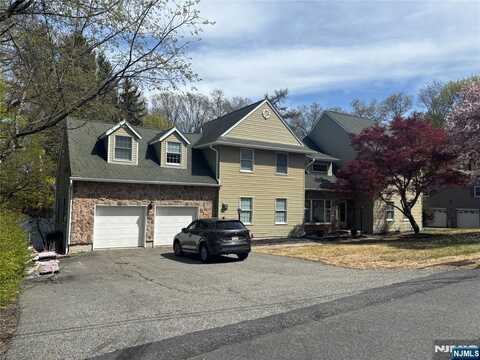 28 White Birch Terrace, Kinnelon, NJ 07405