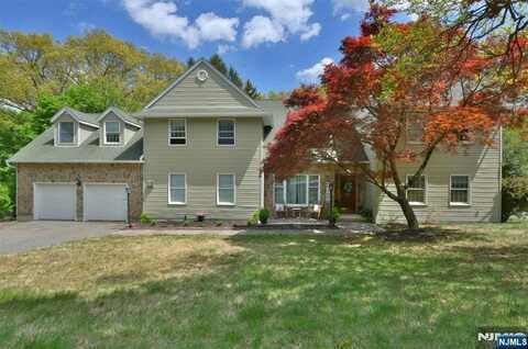 28 White Birch Terrace, Kinnelon, NJ 07405