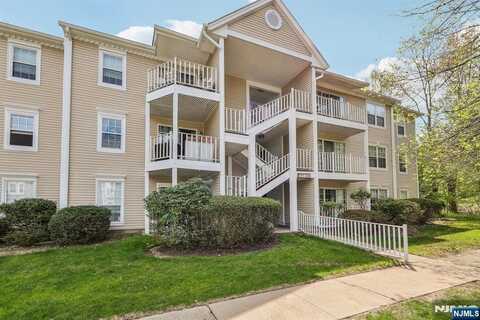 142 Raintree Lane, Mahwah, NJ 07430