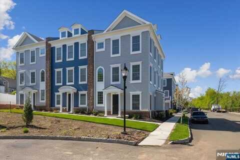 76 Parkside Lane, Teaneck, NJ 07666