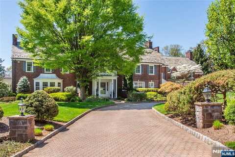 174 Elmsley Court, Ridgewood, NJ 07450