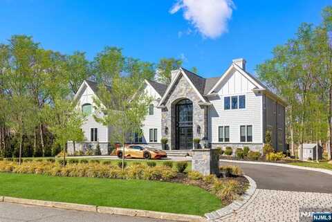 60 Pinehill Drive, Upper Saddle River, NJ 07458