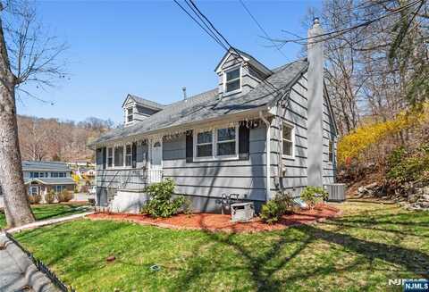 2 Oakwood Drive, Ringwood, NJ 07456