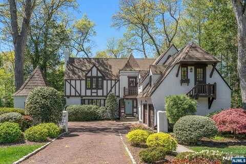 732 Parsons Road, Ridgewood, NJ 07450