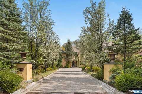 915 Closter Dock Road, Alpine, NJ 07620