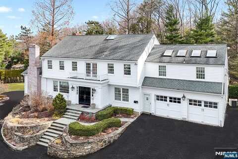 35 Mayflower Drive, Tenafly, NJ 07670