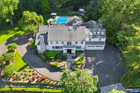 35 Mayflower Drive, Tenafly, NJ 07670
