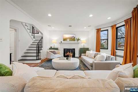 31 Burroughs Way, Maplewood, NJ 07040