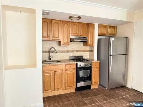 421 Park Place 1D, Fort Lee, NJ 07024