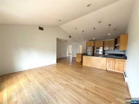 224 Edsall Boulevard, Palisades Park, NJ 07650