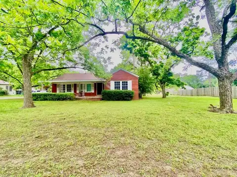 710 North 6th Street, Crockett, TX 75835