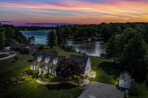 212 Waverly Road, Cobbs Creek, VA 23035