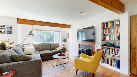 420 Acorn Lane, Shelburne, VT 05482