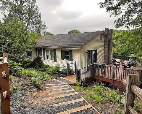 130 Pleasant Street, Cavendish, VT 05142