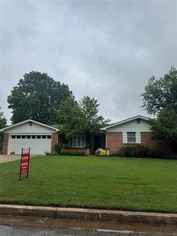2305 S Hickory Place, Broken Arrow, OK 74012