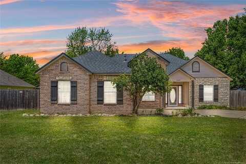 1007 W Beech Street, Skiatook, OK 74070