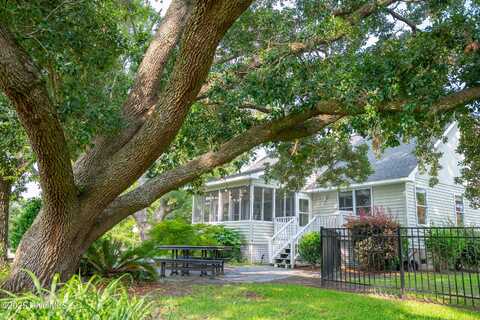 706 Church Street, Oriental, NC 28571