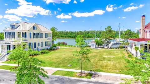 301 E Harborside Road, Oriental, NC 28571