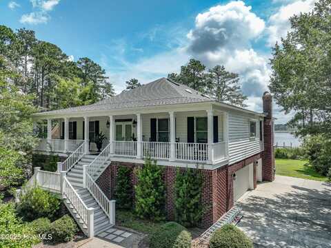 923 Crooked Creek Drive, New Bern, NC 28560